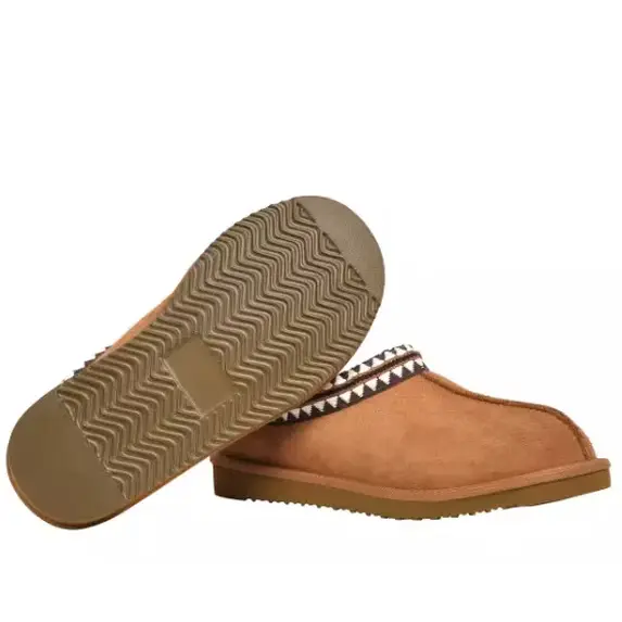Kirkland Signature Unisex Shearling Slipper size W10 M9