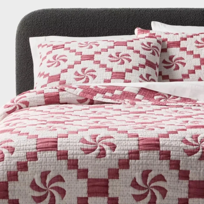 Full/Queen Holiday Matelasse Quilt Set Light Red - Threshold