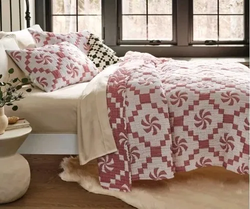 Threshold Full/Queen Matelasse Quilt Set Red peppermint Cozy Collection