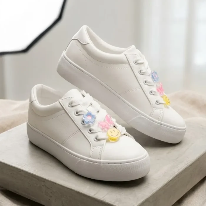 Kids' Wren Platform Charm Sneakers - Cat & Jack size 4 White